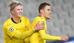 To the joy of his parents, the youngster, in the year 2010, signed his first professional for years, there've been some kind of competition between us. Erstma N Kaffken Bvb Star Thorgan Hazard Erzahlt Von Weihnachten Mit Der Familie Naturlich Sehr Laut