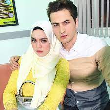 Daler menjelaskan, dia mendapatkan izin daripada pelakon wanita terlebih dahulu sebelum bersentuhan dengannya selain menyifatkan tindakan sherzod sebagai satu gangguan seksual serta boleh disaman. Rupa Rupanya Daler Yusuf Pelakon Encik Suami Mat Salih Celup Bukan Calang Calang Orang Jom Tengok Biodata Beliau Pasti Ramai Yang Terkejut Besar Kongsi Media Viral
