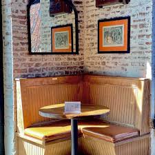Warme farben und florale muster sowie ein liebevoll dreinblickendes buddhagesicht sorgen für ein perfektes ambien Restaurant Hudson Hound Jersey City Jersey City Nj Opentable