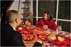 Sevgilinizle baş başa romantik bir akşam yemeği için en romantik sofra süsleme önerileri bu yazımızda. Yildonumu En Guzel Nerede Kutlanir Ne Hediye Alinir