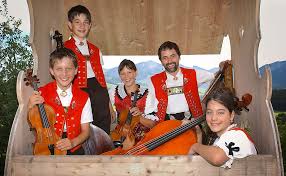 Heieieiei mirena im moment sind für dich viele offene punkte zu klä.ren. Musiker Original Appenzeller Streichmusik Neff Mit Hackbrett Violinen Violoncello Und Kontrabass Oder Freier Besetzung