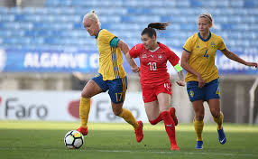 Lagen från obos damallsvenskan och elitettan tillkommer i omgång 2 som ska vara färdigspelad 9 september. Fifa Dam Vm I Fotboll Chi Swe Svenskt Referat Dam Vm I Fotboll Tv Arenan Svenska Yle Fi