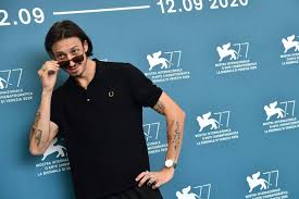 Lacoste x moha la squale tease leur collaboration pas si inattendu que ça. Lacoste Cesse Son Partenariat Avec Moha La Squale Et Romeo Elvis Accuses D Agressions Sexuelles Actu