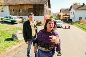 Find the perfect eva mattes stock photos and editorial news pictures from getty images. Bild Zu Eva Mattes Leberkasjunkie Bild Eva Mattes Sebastian Bezzel Filmstarts De