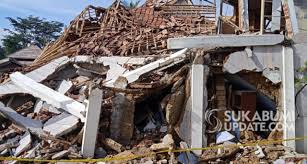 Gempa bumi adalah sebuah getaran atau pergerakan yang terjadi secara tiba tiba akibat adanya pelepasan energi secara tiba tiba yang terjadi pada permukaan bumi. Update Cikidang Dua Rumah Rusak Ciambar Tidak Terdampak Gempa Sukabumi Kumparan Com
