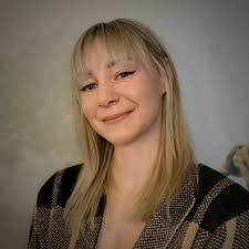 Ashley Oakes's Instagram, Twitter & Facebook