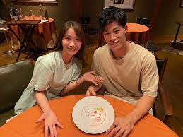 ヤクルト・塩見泰隆、モデルの新川永紗さんと結婚 出会いは１９年、第一印象は…「きれいな人」 交際１年、１０８本のバラでプロポーズ（1/2ページ） -  サンスポ