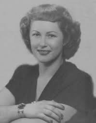 🌿🎬🌿 My 16 year old Mom at Paramount in a costume check,