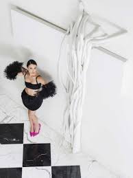 Elisa Zarzur acredita que moda é uma expressão artística - Harpers Bazaar  » Moda, beleza e estilo de vida em um só site