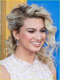 Tori Kelly Is Simply Stunning at 'Sing' Premiere with Taron Egerton: Photo  1055112