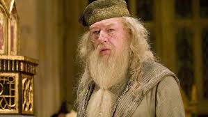Daniel radcliffe plays harry potter, he with the round glasses, and like all of the young characters he looks much as i imagined him, but a little older. Why These Harry Potter Actors Were Replaced In The Sequels