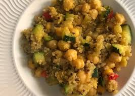 Sigue leyendo y aprender a hacerla paso a paso. Garbanzos Con Quinoa Y Verduras Receta De Lucia Cookpad