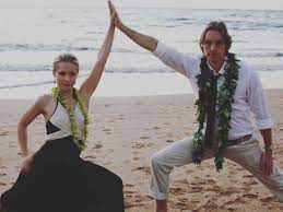 Dax shepard's age is 46 years old as of today's date 26th may 2021 having been born on 2 january 1975. Dax Shepard Pens Birthday Note To Kristen Bell After Daughters Lincoln And Delta Hilariously Guess Her Age Celebrity Insider