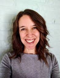 Leslie Cade's Instagram, Twitter & Facebook