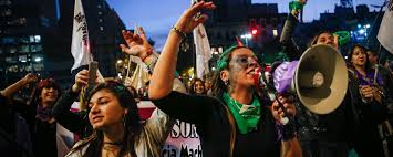 La cámara de diputados de argentina ha aprobado la ley para interrupción voluntaria del embarazo, que se encuenta camino al. Argentina Protesta Contra La Violencia Machista En El Cuarto Aniversario De Ni Una Menos Republica Com