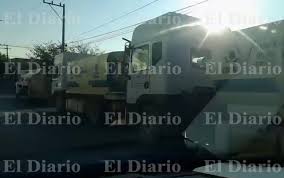 Video.- Instalan barrera de pipas de agua por pirotecnia del Grito