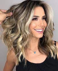 45 Blonde And Brown Highlights For A Fresh New Look Page 46 Balayage Hair Curly Hair Styles Naturally Medium Hair Styles