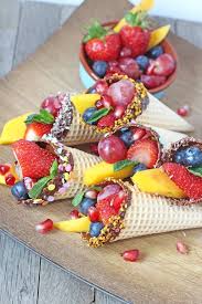 Bonjour Merveilleux 8 Facons Creatives De Faire Manger Des Salades Aux Enfants Salades Snacks Easy Meals For Kids Chocolate Dipped Fruit Snacks