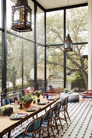 Cw Star Jensen Ackles S Family Home In Austin Is An Eccentric Feast Of Surprises Maison Au Bord Du Lac Maison Chaleureuse Maison