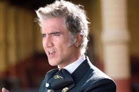 «el extraño del pelo largo» es un sencillo de 1968 del grupo de rock argentino la joven guardia. Asi Se Ve Alejandro Fernandez Con Su Cabello Totalmente Blanco Publimetro Mexico
