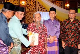 Dondang sayang literally love ballad, originated in malacca sometime in the 15th century, influenced by traditional portuguese folk music. Bernama Sukar Cari Pelapis Dondang Sayang
