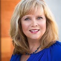 Lori Squires's Instagram, Twitter & Facebook