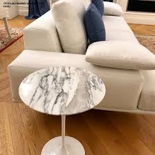 Divani letto matrimoniali e singoli di qualità. Tavolino Tulip