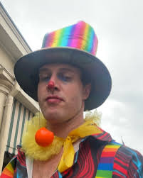 💛💚 Walking in and out of Clown and Bouffón in Real Life 🧡💜, Izzy I  Heart you Baby Doll thank you for your Wisdom!, 🐈‍⬛💕, 🤡🐾, -David Pan,  #davidpanpresents #izzyboling, #dodydisantomime #Bouffón ...