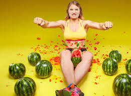 This woman crushes big melons between thighs, sets world record | NewsTrack  English 1