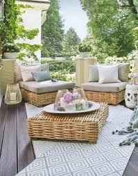 So Funktioniert Der Look Delias Sommerlounge Die Westwing Grunderin Hat Letztes Jahr Ihre Traumwohnung In Lounge Mobel Balkon Haus Deko Rattan Mobel Garten