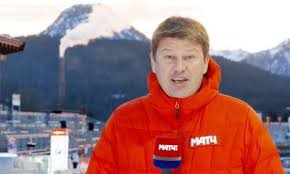 Это толкование можно дополнить тем, что супруги, живущие вместе, становятся похожими друг на друга в своём поведении, мыслях и даже во внешности. Pochemu Guberniev Rasstalsya S Zhenoj I Na Kogo Pohozh Ih Syn Foto