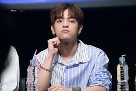 Jyp는 28일 공식 홈페이지에 그동안 스트레이 키즈 멤버로 함께해 온 우진이 개인 사정으로 인해 팀을 탈퇴하고 전속계약을 해. Woojin Stray Kids Woojin ìš°ì§„ ê¹€ìš°ì§„ Straykids ìŠ¤íŠ¸ë ˆì´í‚¤ì¦ˆ Kim Woojin Stray Kids Kids Pictures Kim Woo Jin