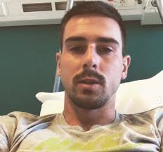 | les amis et la famille de miguel van damme ont montré leur soutien au gardien du cercle lors d'un match amical tout. Miguel Van Damme Annuncio Drammatico Su Instagram Cancro E Tornato
