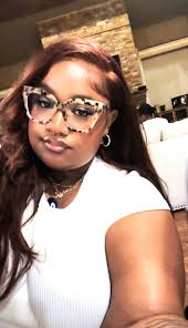 Hey! My name is Hannah! I'm looking for some new friends so if you are in  the same boat let me know! I'm turning 21 in July so if you want someone