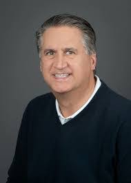 Lisa Bayless's Instagram, Twitter & Facebook