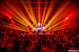 Résultat de recherche d'images pour "edm dancing"