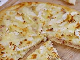 Pizza Au Camembert Recette En 2019 Recette Recette Pizza Et Cuisine Et Boissons