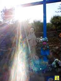 Em MEDJUGORJE- FENÔMENO SOLAR SOBRE A CRUZ AZUL] | Angel clouds, Blessed  mother, Medjugorje