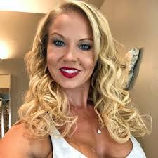 Lindsey Derhammer's Instagram, Twitter & Facebook