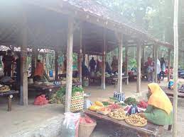 Banyak sekali orang mengalami kesulitan untuk menabung, padahal semua orang memiliki impian seperti liburan, memiliki kendaraan, rumah yang semua membutuhkan biaya. Pasar Srawung Sapa Aruh Wulenpari Meningkatkan Ekonomi Masyarakat Harian Merapi