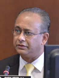 Voor de onafhankelijkheid van suriname in 1975, werden buitenlandse zaken en defensie gezien als een koninkrijksaangelegenheden, zodat er pas vanaf 1975 een minister voor verantwoordelijk is. Albert Ramdin Wikipedia