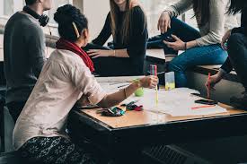 De très ce qu'ils vont trouver c'est une équipe artistique en crise qui s'interroge sur son travail : Ovs On Va Sortir Explique Ovs Est Devenu Completement Payant