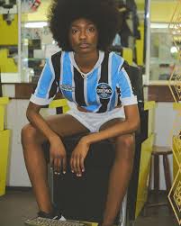 The club plays in the campeonato brasileiro série a, the top tier of the brazilian football league system, and the campeonato. Gremio Lanca Nova Camisa Retro Em Alusao Ao Titulo Do Brasileiro De 1981 Veja Fotos Gremio Ge