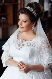 As noted above, veils can also go to three tiers, which is a lot more dramatic and beautiful than it sounds like it would be. The Wedding Veil Lengths Guide Get The Right Length For Your Dress Josabi Mariees