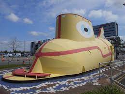 Файл:Yellow Submarine, Liverpool John Lennon Airport (1).jpg — Википедия