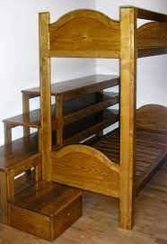Il letto a castello, detto anche letto a ponte, è una classica soluzione salvaspazio, spesso molto utile nell'arredamento della cameretta per ragazzi, perché consente di inserire due posti letti nell'ingombro di uno.tra i mobili per bambini in vero legno proposti da scandola non mancano i castelli, disponibili in diversi modelli per design e funzionalità. Letto A Castello Fai Da Te Guida Dettagliata Alla Costruzione