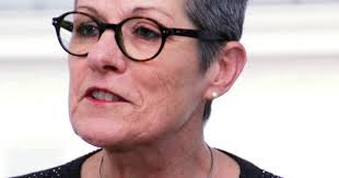 Questions à. J'aime aller vers les gens, les aider