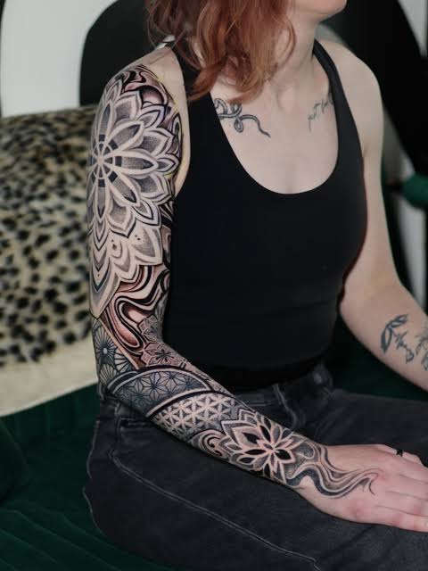 Geometry, flow, and precision combined into one powerful sleeve ...