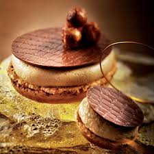 Lenotre Macaron Praline Mandarine Et Croustillant Lacte Http Www Lenotre Com Patisserie Patisserie Francaise Patisserie Gourmandise