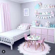 Une Chambre Rose Et Lavande Pour Une Petite Fille Little Girl Bedrooms Girls Room Paint Girls Room Colors